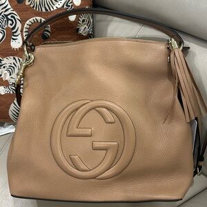 Gucci calfskin pebbled large soho hobo Camelia